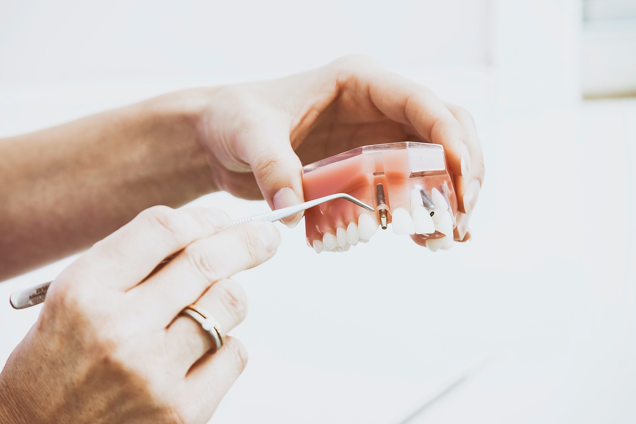 Protezy zębowe – poprawa jakości życia