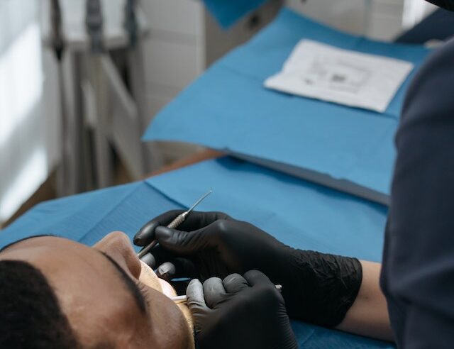 wszczepienie implantu zębowego