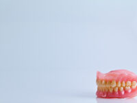 Ile trwa zrobienie protezy zębowej prywatnie?