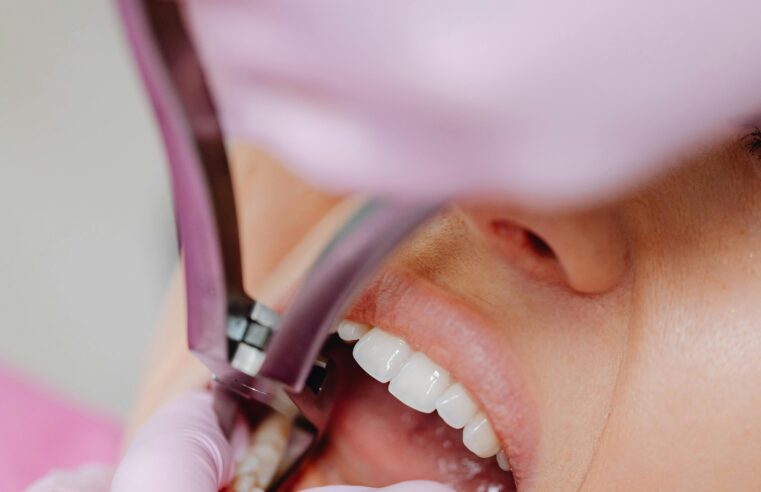 Czy implanty zębów mogą powodować ból głowy?