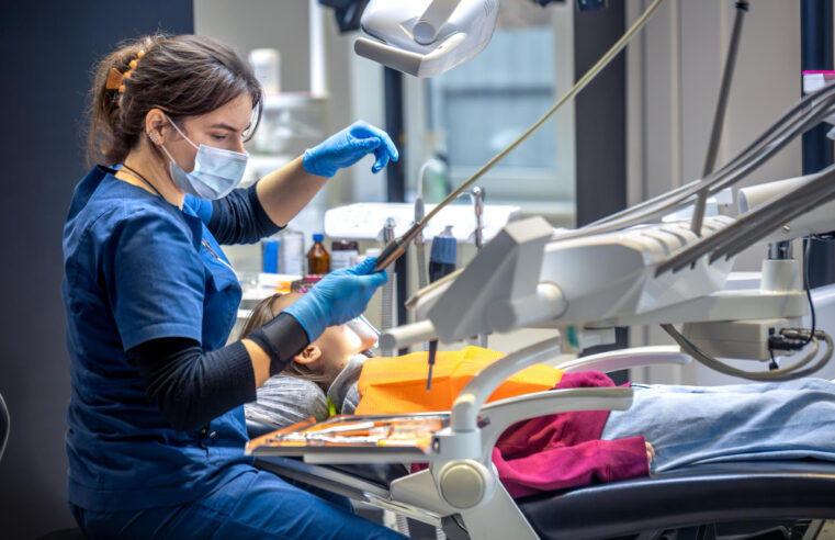 Czy każdy może zdecydować się na protezy overdenture?