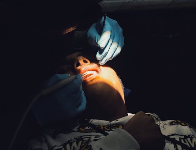 Leczenie kanałowe zęba przedniego - czy się różni?