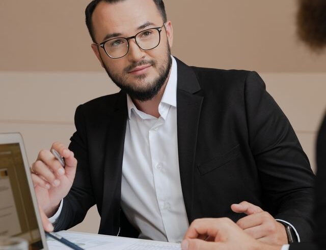 Czy przed spotkaniem z kancelarią restrukturyzacyjną trzeba znać dokładną wysokość wszystkich długów?